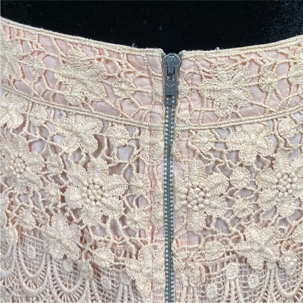 American‎ Eagle Blush Pink Lace Mini Skirt